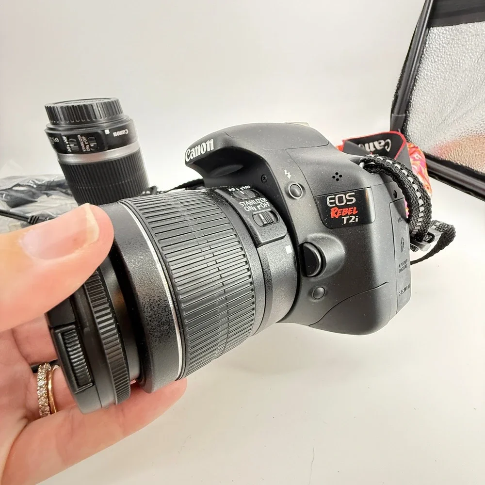 Canon SLR‎ EOS Rebel T2i Extra 55-250mm 58mm Lens Case Charger Chords 2 straps